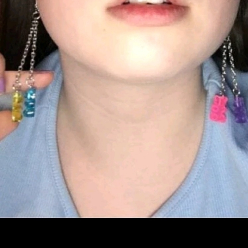 Gummy bear charm dangle earrings - Picture 5 of 7